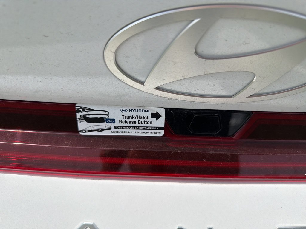 New 2025 Hyundai Elantra SEL FWD image 11