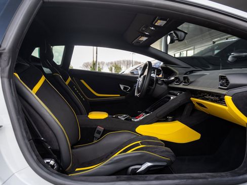 Used 2023 Lamborghini Huracan Tecnica image 39