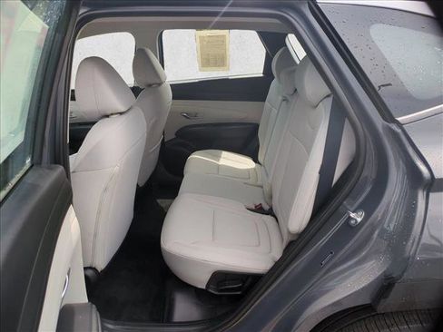 Certified 2025 Hyundai Tucson SE FWD image 17