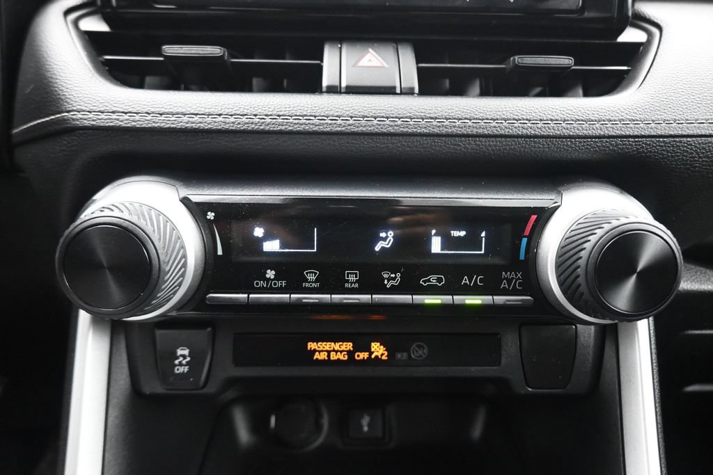 Used 2021 Toyota RAV4 LE FWD image 19