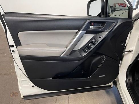Used 2015 Subaru Forester 2.5i Touring AWD/4WD image 23