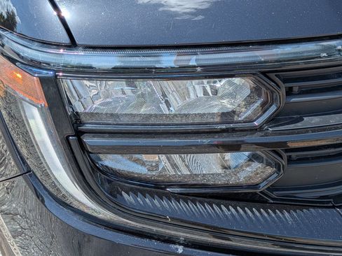 Used 2025 Ford Expedition Active RWD image 10
