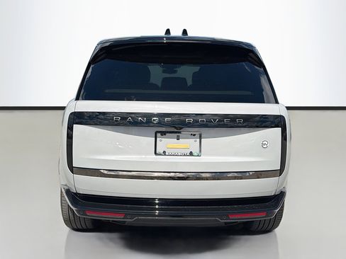 New 2026 Land Rover Range Rover SV image 4