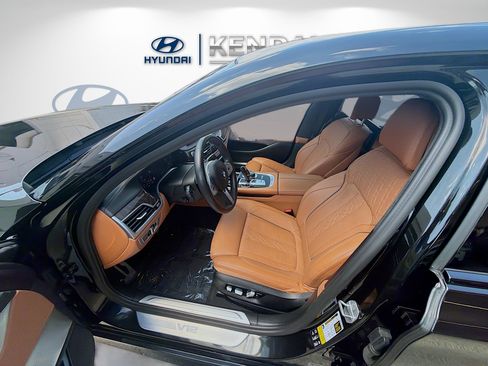 Used 2021 BMW M760i xDrive AWD/4WD image 17