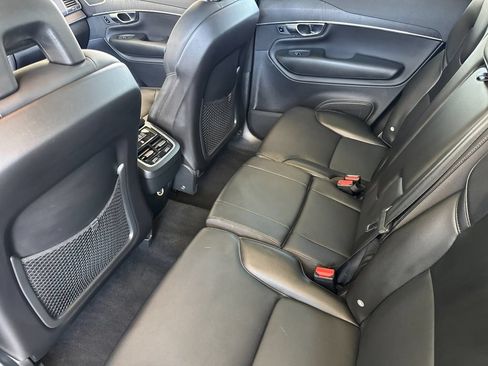 Used 2020 Volvo XC90 T5 Momentum w/ Protection Package Premier FWD image 11
