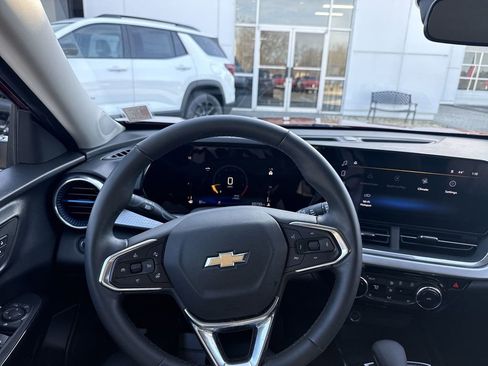 Certified 2024 Chevrolet Trax LT w/ Driver Confidence Package image 17