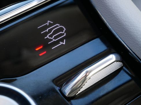 Used 2022 Jeep Grand Cherokee Overland w/ Luxury Tech Group IV image 32