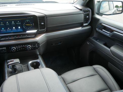 Used 2024 Chevrolet Silverado 1500 LT Trail Boss w/ Convenience Package II AWD/4WD image 11