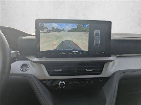 Used 2025 Ford Explorer Active RWD image 14