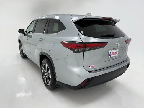 Used 2023 Toyota Highlander XLE image 38