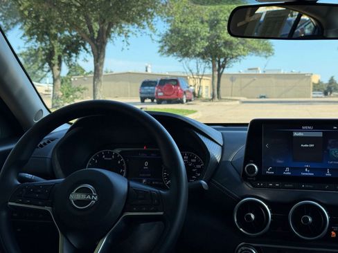 Used 2025 Nissan Sentra SV FWD image 34