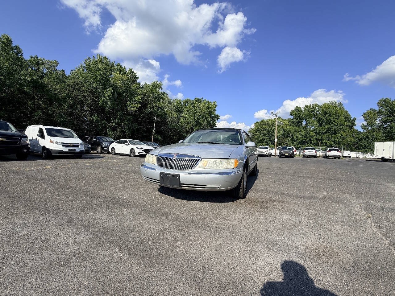 Used 1998 Lincoln Continental FWD image 2