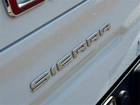 Used 2022 GMC Sierra 1500 AT4X image 9