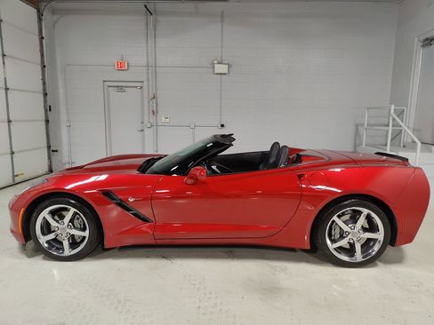 Used 2014 Chevrolet Corvette Stingray Convertible w/ 2LT Preferred Equipment Group RWD image 21