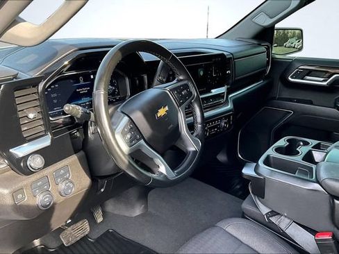 Used 2023 Chevrolet Silverado 1500 LT AWD/4WD image 17