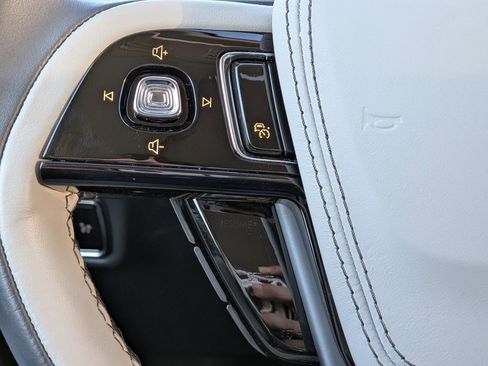 Certified 2025 Lincoln Aviator Reserve image 31