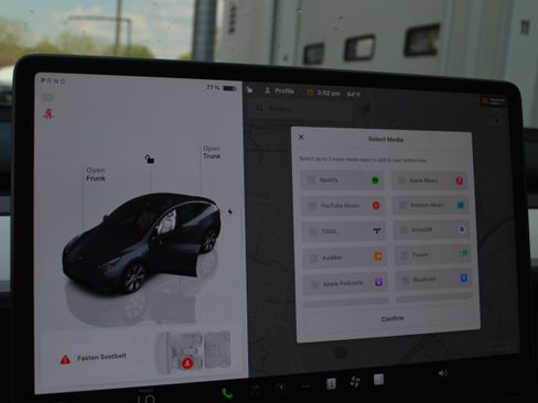 Used 2024 Tesla Model Y Long Range image 18