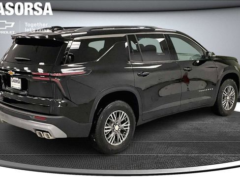 Certified 2026 Chevrolet Traverse LT w/ Driver Confidence Package FWD image 2