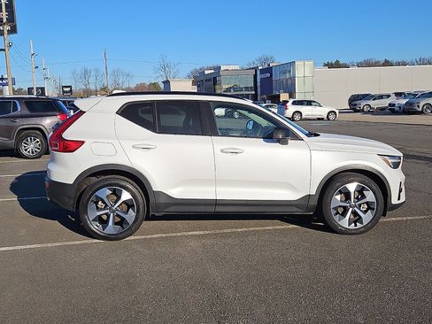 Certified 2023 Volvo XC40 B5 Plus image 7