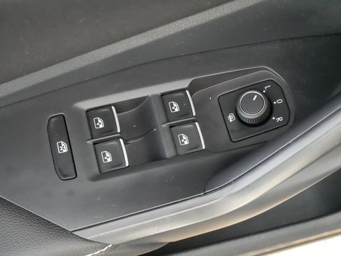 Certified 2025 Volkswagen Jetta Sport image 19