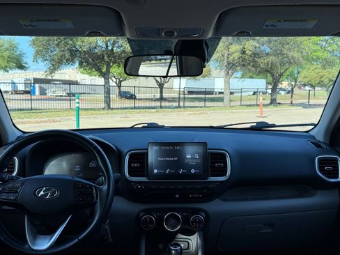 Used 2023 Hyundai Venue SEL image 34