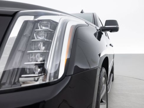 Used 2016 Cadillac Escalade Luxury AWD/4WD image 12