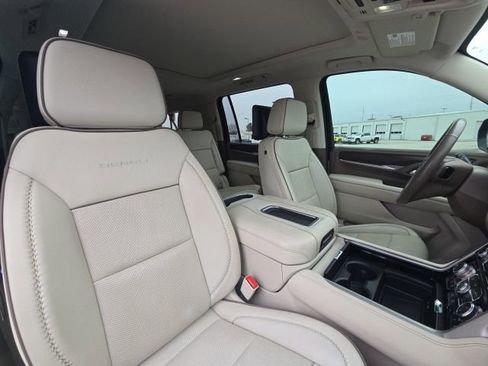 Used 2021 GMC Yukon XL Denali w/ Denali Premium Package image 25
