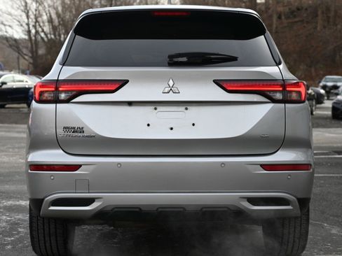 Used 2023 Mitsubishi Outlander SE image 5