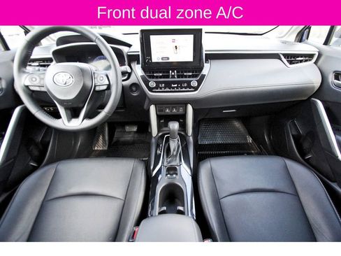 Used 2024 Toyota Corolla Cross XLE image 9