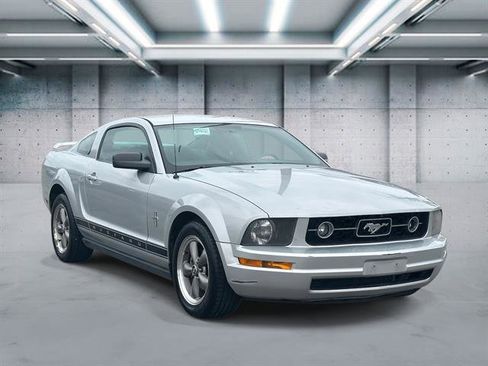 Used 2006 Ford Mustang Deluxe RWD image 2