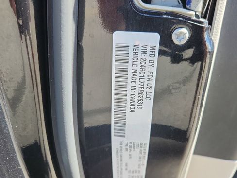 Used 2023 Chrysler Pacifica Touring-L FWD image 20