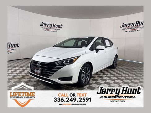 Used 2025 Nissan Versa SV FWD image 1