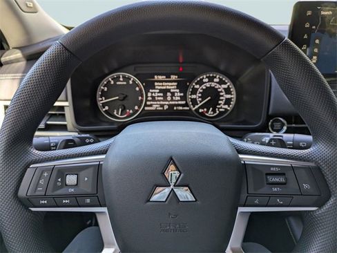 New 2025 Mitsubishi Outlander ES image 28