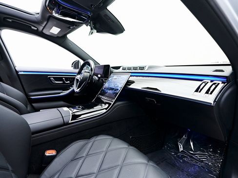 Used 2025 Mercedes-Benz Maybach S 580 4MATIC image 53