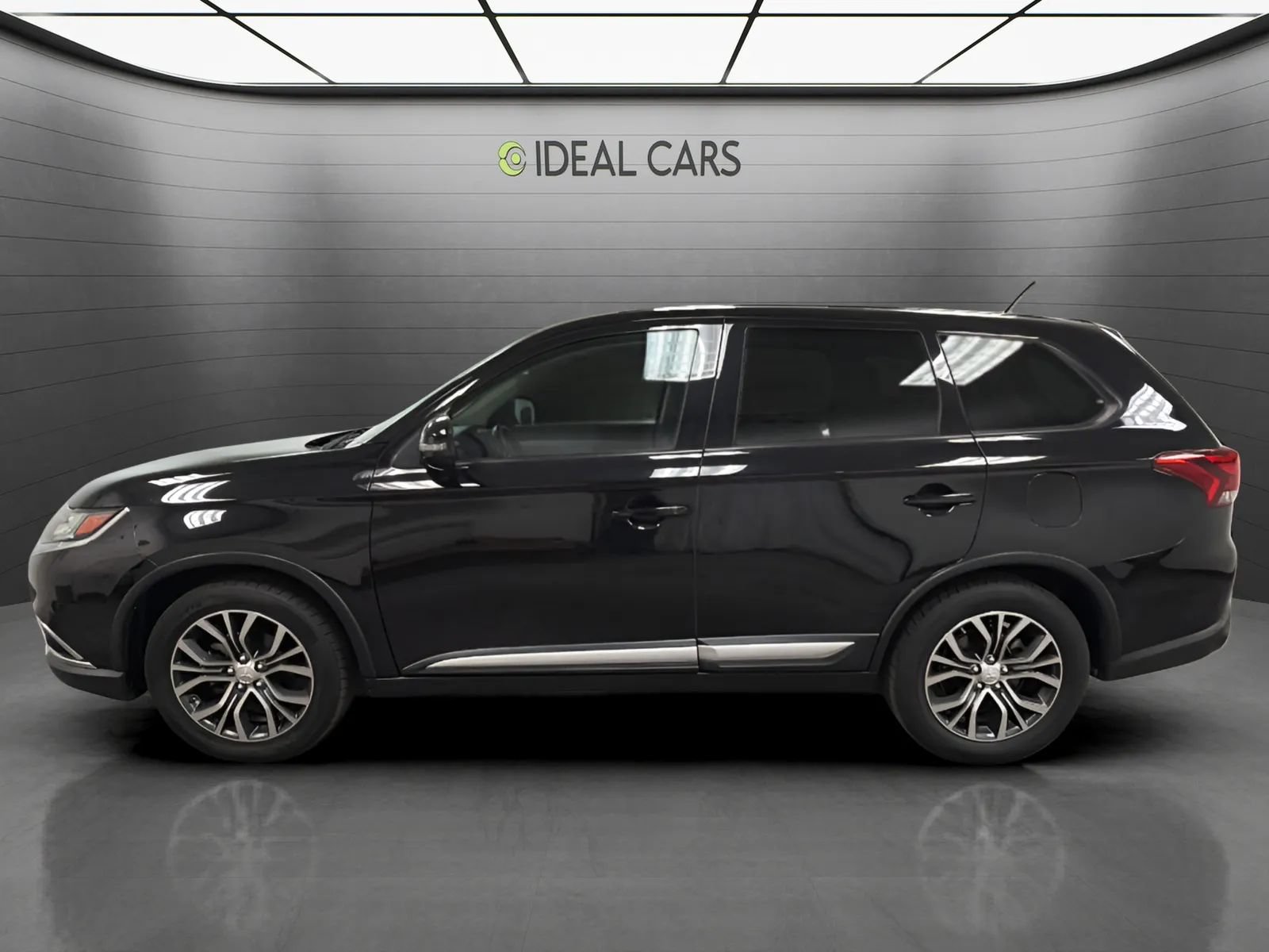 Used 2016 Mitsubishi Outlander SE FWD image 2