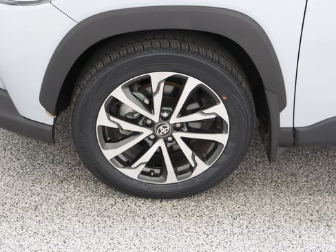 Used 2023 Toyota Corolla Cross XLE w/ Convenience Package FWD image 11