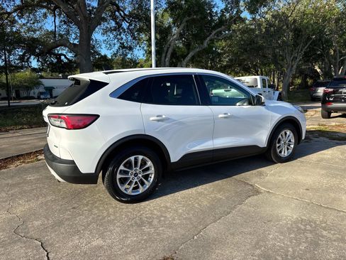 Used 2020 Ford Escape SE FWD image 3