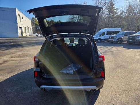 Certified 2025 Ford Escape SE w/ PHEV Premium Package FWD image 3