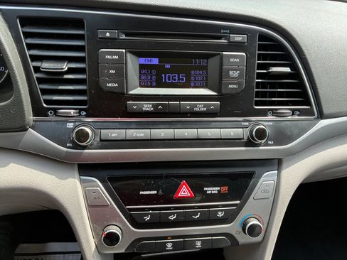 Used 2017 Hyundai Elantra SE w/ Cargo Package FWD image 19