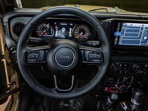 Used 2025 Jeep Gladiator Mojave image 19