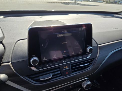Used 2024 Nissan Altima 2.5 SV FWD image 15