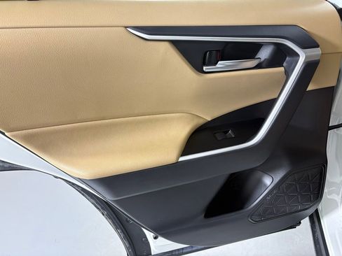 Used 2021 Toyota RAV4 XLE image 37