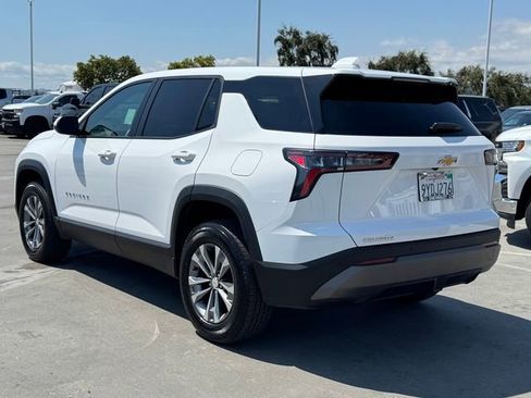 Used 2025 Chevrolet Equinox LT FWD image 2