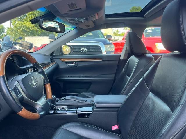 Used 2013 Lexus ES 300h w/ Luxury Pkg FWD image 5