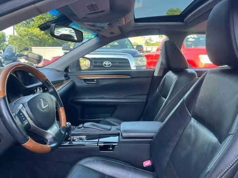 Used 2013 Lexus ES 300h w/ Luxury Pkg FWD image 5