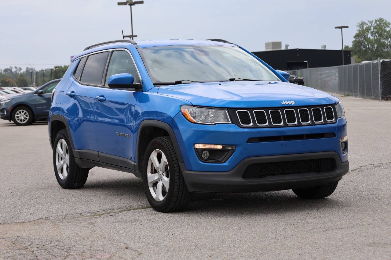Used 2017 Jeep Compass Latitude w/ Popular Equipment Group AWD/4WD image 4