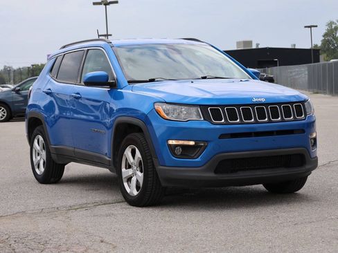 Used 2017 Jeep Compass Latitude w/ Popular Equipment Group AWD/4WD image 4