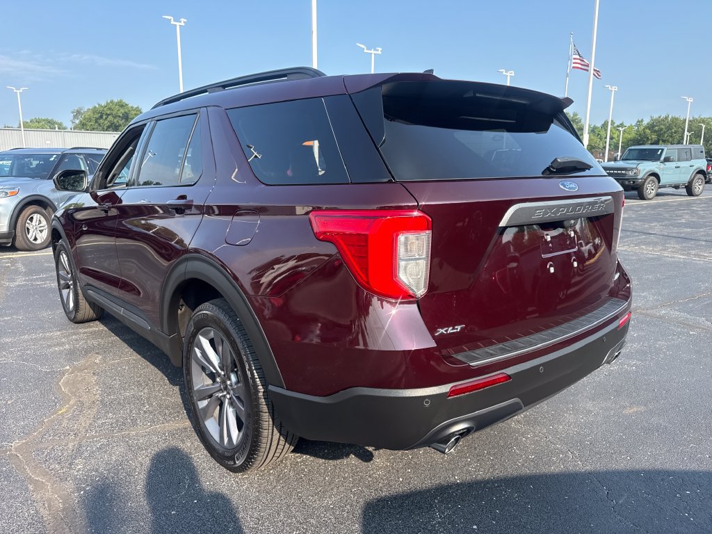 Used 2023 Ford Explorer XLT w/ Equipment Group 202A AWD/4WD image 11