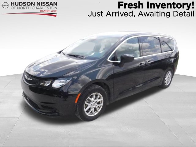 Used 2023 Chrysler Voyager LX FWD image 1