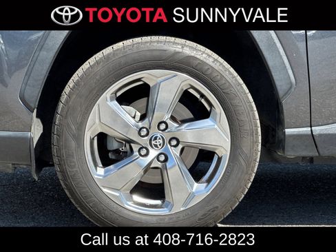 Used 2020 Toyota RAV4 Limited image 12